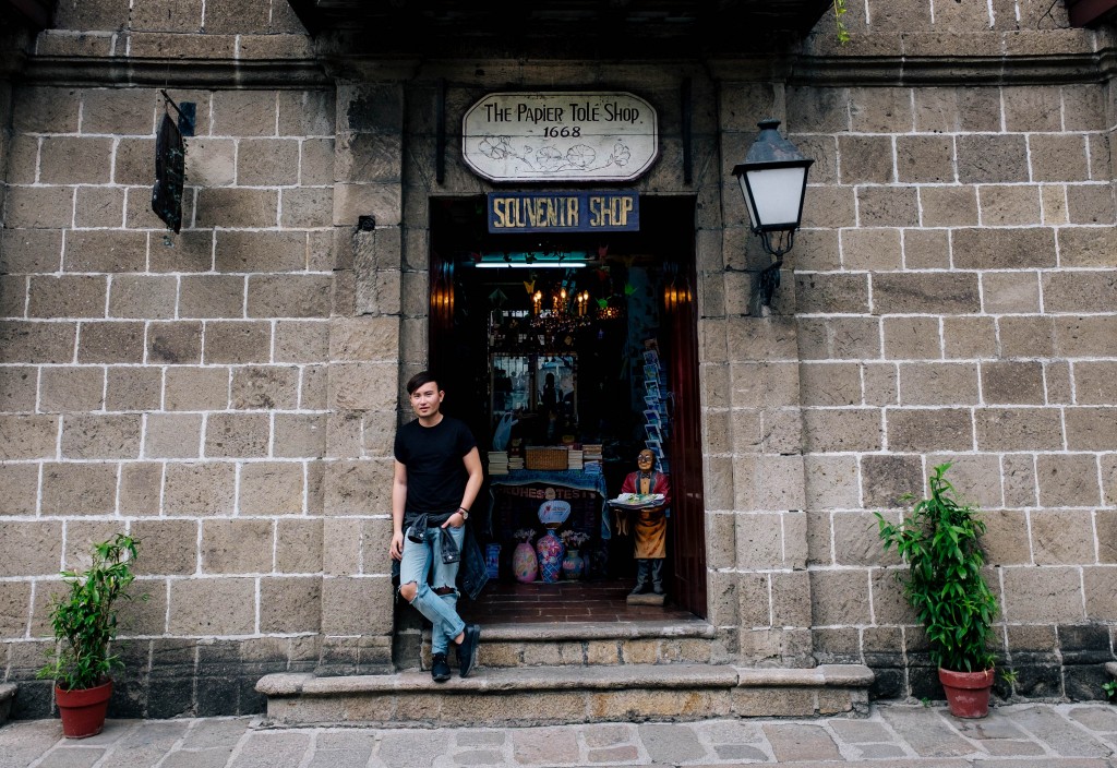 intramuros manila souvenir shop