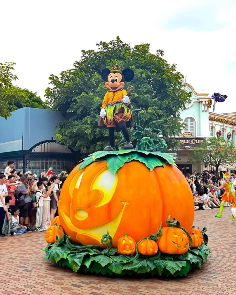 hong kong disneyland lloyd chua