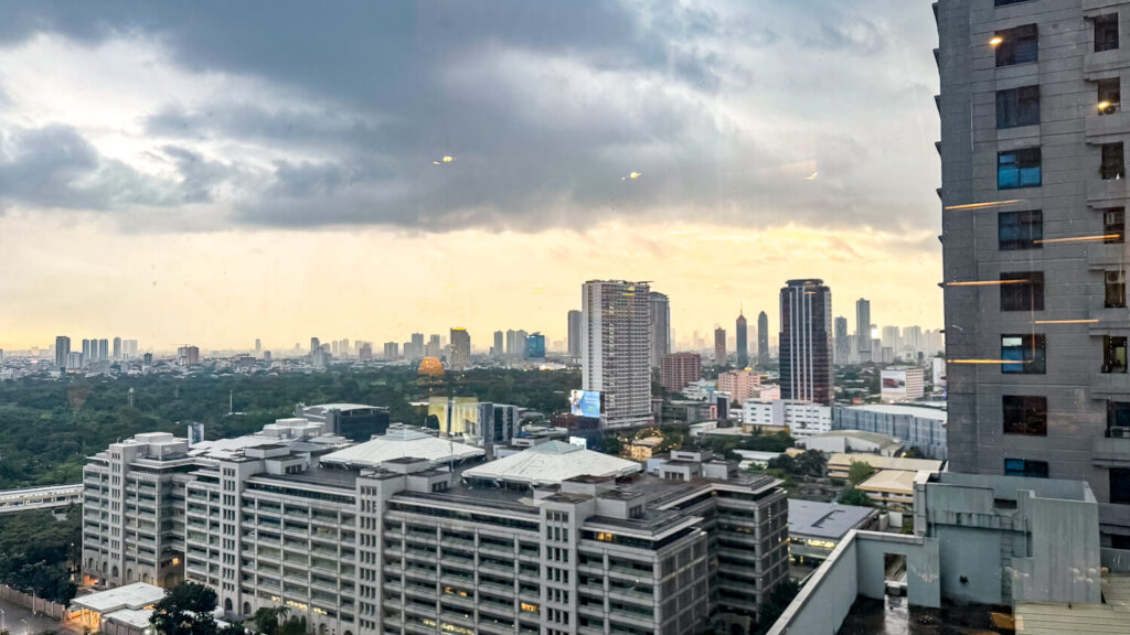 discovery suites lloyd chua